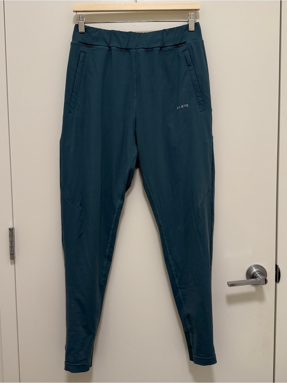 Alphalete Teal Blue Joggers Size Medium M Relax Train Active Workout Athleisure